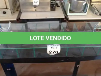 LOTE 270 - 01 EXPOSITOR DE VIDRO COM DIVISÃO. (NO ESTADO) ATENÇÃO! FAZER A VISITAÇÃO ANTES DE ARREMATAR, NÃO SABEMOS SE FUNCIONA, LEILÃO NÃO TEM GARANTIA E NEM DEVOLUÇÃO, SUJEITO A POSSÍVEIS AVARIAS VISÍVEIS/OCULTAS E/OU AUSÊNCIA DE COMPONENTES.