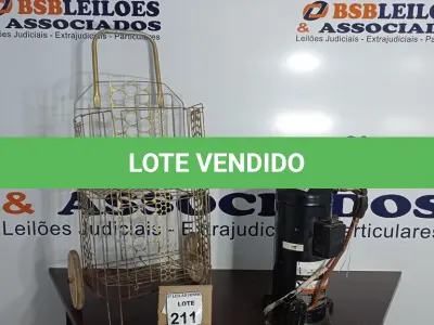 LOTE 211 - 01 COMPRESSOR PARA AR CONDICIONADO E 01 CARRINHO DE FEIRA. (NO ESTADO) ATENÇÃO! FAZER A VISITAÇÃO ANTES DE ARREMATAR, NÃO SABEMOS SE FUNCIONA, LEILÃO NÃO TEM GARANTIA E NEM DEVOLUÇÃO, SUJEITO A POSSÍVEIS AVARIAS VISÍVEIS/OCULTAS E/OU AUSÊNCIA DE COMPONENTES.