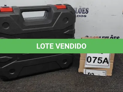 LOTE 075 - PARAFUSADEIRA 48V A BATERIAS E ADAPTADOR CORTADOR DE CHAPA COM MALETA. (NO ESTADO) ATENÇÃO! FAZER A VISITAÇÃO ANTES DE ARREMATAR, NÃO SABEMOS SE FUNCIONA, LEILÃO NÃO TEM GARANTIA E NEM DEVOLUÇÃO, SUJEITO A POSSÍVEIS AVARIAS VISÍVEIS/OCULTAS E/OU AUSÊNCIA DE COMPONENTES. 
