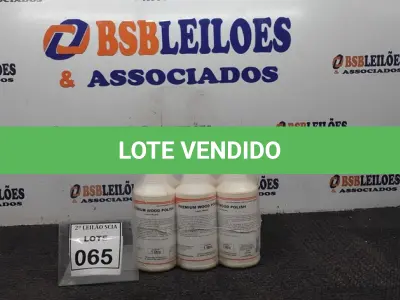 LOTE 065 - 06 LUSTRA MÓVEIS COM 1L CADA. (NO ESTADO) ATENÇÃO! FAZER A VISITAÇÃO ANTES DE ARREMATAR, NÃO SABEMOS SE FUNCIONA. LEILÃO NÃO TEM GARANTIA E NEM DEVOLUÇÃO, SUJEITO A POSSÍVEIS AVARIAS VISÍVEIS/OCULTAS E/OU AUSÊNCIA DE COMPONENTES.