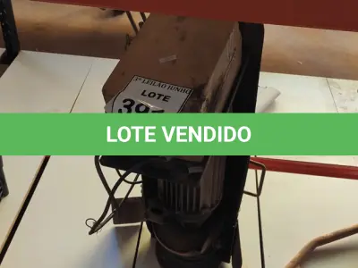 LOTE 331 - 01 GUINCHO ELÉTRICO CAPACIDADE 400KG. (NO ESTADO) ATENÇÃO! FAZER A VISITAÇÃO ANTES DE ARREMATAR, NÃO SABEMOS SE FUNCIONA, LEILÃO NÃO TEM GARANTIA E NEM DEVOLUÇÃO, SUJEITO A POSSÍVEIS AVARIAS VISÍVEIS/OCULTAS E/OU AUSÊNCIA DE COMPONENTES.
