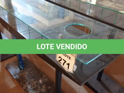LOTE 271 - 01 EXPOSITOR DE VIDRO COM DIVISÃO. (NO ESTADO) ATENÇÃO! FAZER A VISITAÇÃO ANTES DE ARREMATAR, NÃO SABEMOS SE FUNCIONA, LEILÃO NÃO TEM GARANTIA E NEM DEVOLUÇÃO, SUJEITO A POSSÍVEIS AVARIAS VISÍVEIS/OCULTAS E/OU AUSÊNCIA DE COMPONENTES.