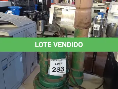 LOTE 233 - 01 BOMBA D’AGUA TRIFÁSICA. (NO ESTADO) ATENÇÃO! FAZER A VISITAÇÃO ANTES DE ARREMATAR, NÃO SABEMOS SE FUNCIONA, LEILÃO NÃO TEM GARANTIA E NEM DEVOLUÇÃO, SUJEITO A POSSÍVEIS AVARIAS VISÍVEIS/OCULTAS E/OU AUSÊNCIA DE COMPONENTES.