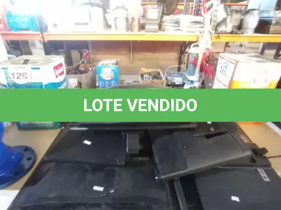 LOTE 127 - 01 LOTE COM APROXIMADAMENTE 15 MONITORES. (NO ESTADO) ATENÇÃO! FAZER A VISITAÇÃO ANTES DE ARREMATAR, NÃO SABEMOS SE FUNCIONA, LEILÃO NÃO TEM GARANTIA E NEM DEVOLUÇÃO, SUJEITO A POSSÍVEIS AVARIAS VISÍVEIS/OCULTAS E/OU AUSÊNCIA DE COMPONENTES.
