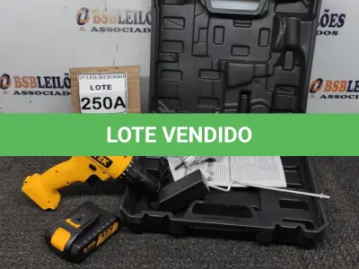 LOTE 250 - PARAFUSADEIRA 48V A  BATERIAS E ADAPTADOR CORTADOR DE CHAPA COM MALETA. (NO ESTADO) ATENÇÃO! FAZER A VISITAÇÃO ANTES DE ARREMATAR, NÃO SABEMOS SE FUNCIONA, LEILÃO NÃO TEM GARANTIA E NEM DEVOLUÇÃO, SUJEITO A POSSÍVEIS AVARIAS VISÍVEIS/OCULTAS E/OU AUSÊNCIA DE COMPONENTES. 