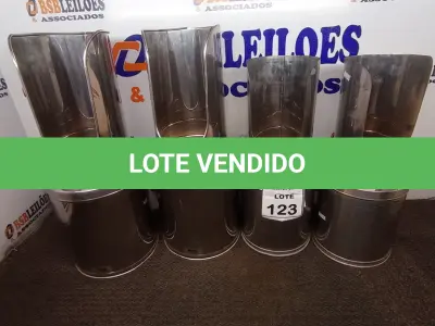 LOTE 123 - 04 SUPORTES DE EXTINTORES. (NO ESTADO) ATENÇÃO! FAZER A VISITAÇÃO ANTES DE ARREMATAR, NÃO SABEMOS SE FUNCIONA, LEILÃO NÃO TEM GARANTIA E NEM DEVOLUÇÃO, SUJEITO A POSSÍVEIS AVARIAS VISÍVEIS/OCULTAS E/OU AUSÊNCIA DE COMPONENTES.