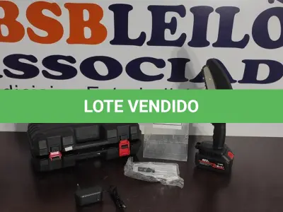 LOTE 026 - 01 MINI PODADOR ELÉTRICO COM CARREGADOR. (NO ESTADO) ATENÇÃO! FAZER A VISITAÇÃO ANTES DE ARREMATAR, NÃO SABEMOS SE FUNCIONA. LEILÃO NÃO TEM GARANTIA E NEM DEVOLUÇÃO, SUJEITO A POSSÍVEIS AVARIAS VISÍVEIS/OCULTAS E/OU AUSÊNCIA DE COMPONENTES.