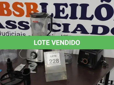 LOTE 228 - 01 MULTIPROCESSADOR MARCA MONDIAL, 01 BASE DE LIQUIDIFICADOR E 01 COPO AVULSO. (NO ESTADO) ATENÇÃO! FAZER A VISITAÇÃO ANTES DE ARREMATAR, NÃO SABEMOS SE FUNCIONA. LEILÃO NÃO TEM GARANTIA E NEM DEVOLUÇÃO, SUJEITO A POSSÍVEIS AVARIAS VISÍVEIS/OCULTAS E/OU AUSÊNCIA DE COMPONENTES.