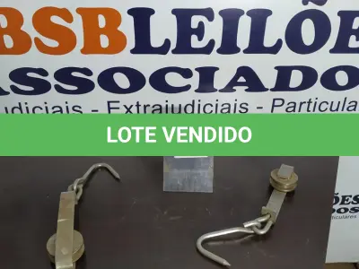 LOTE 145 - 02 GANCHOS/CARRETILHA PARA FRIGORÍFICOS. (NO ESTADO) ATENÇÃO! FAZER A VISITAÇÃO ANTES DE ARREMATAR, NÃO SABEMOS SE FUNCIONA. LEILÃO NÃO TEM GARANTIA E NEM DEVOLUÇÃO, SUJEITO A POSSÍVEIS AVARIAS VISÍVEIS/OCULTAS E/OU AUSÊNCIA DE COMPONENTES.
