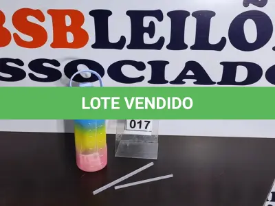 LOTE 017 - 01 GARRAFA D’AGUA DE 2L.  (NO ESTADO) ATENÇÃO! FAZER A VISITAÇÃO ANTES DE ARREMATAR, NÃO SABEMOS SE FUNCIONA. LEILÃO NÃO TEM GARANTIA E NEM DEVOLUÇÃO, SUJEITO A POSSÍVEIS AVARIAS VISÍVEIS/OCULTAS E/OU AUSÊNCIA DE COMPONENTES.