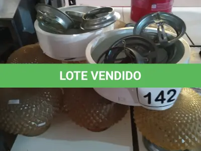 LOTE 142 - 01 LOTE COM VÁRIAS CÚPULAS DE VIDRO E 02 LUMINÁRIAS. (NO ESTADO) ATENÇÃO! FAZER A VISITAÇÃO ANTES DE ARREMATAR, NÃO SABEMOS SE FUNCIONA. LEILÃO NÃO TEM GARANTIA E NEM DEVOLUÇÃO, SUJEITO A POSSÍVEIS AVARIAS VISÍVEIS/OCULTAS E/OU AUSÊNCIA DE COMPONENTES.