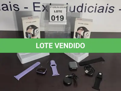 LOTE 019 - 02 RELÓGIOS SMART WATCH.  (NO ESTADO) ATENÇÃO! FAZER A VISITAÇÃO ANTES DE ARREMATAR, NÃO SABEMOS SE FUNCIONA. LEILÃO NÃO TEM GARANTIA E NEM DEVOLUÇÃO, SUJEITO A POSSÍVEIS AVARIAS VISÍVEIS/OCULTAS E/OU AUSÊNCIA DE COMPONENTES.
