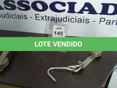 LOTE 145 - 02 GANCHOS/CARRETILHA PARA FRIGORÍFICOS. (NO ESTADO) ATENÇÃO! FAZER A VISITAÇÃO ANTES DE ARREMATAR, NÃO SABEMOS SE FUNCIONA. LEILÃO NÃO TEM GARANTIA E NEM DEVOLUÇÃO, SUJEITO A POSSÍVEIS AVARIAS VISÍVEIS/OCULTAS E/OU AUSÊNCIA DE COMPONENTES.