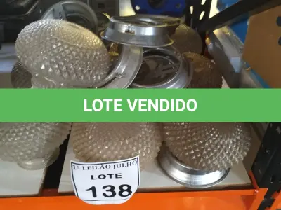 LOTE 138 - 01 LOTE COM VÁRIAS CÚPULAS DE VIDRO. (NO ESTADO) ATENÇÃO! FAZER A VISITAÇÃO ANTES DE ARREMATAR, NÃO SABEMOS SE FUNCIONA. LEILÃO NÃO TEM GARANTIA E NEM DEVOLUÇÃO, SUJEITO A POSSÍVEIS AVARIAS VISÍVEIS/OCULTAS E/OU AUSÊNCIA DE COMPONENTES.