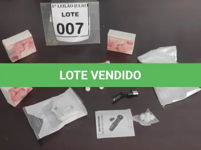 LOTE 007 - 04 FONES DE OUVIDO BLUETOOTH E 01 CAPINHA PRA FONE.  (NO ESTADO) ATENÇÃO! FAZER A VISITAÇÃO ANTES DE ARREMATAR, NÃO SABEMOS SE FUNCIONA. LEILÃO NÃO TEM GARANTIA E NEM DEVOLUÇÃO, SUJEITO A POSSÍVEIS AVARIAS VISÍVEIS/OCULTAS E/OU AUSÊNCIA DE COMPONENTES.