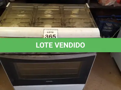 LOTE 365 - 01 FOGÃO 06 BOCAS MARCA DAKO. (NO ESTADO) ATENÇÃO! FAZER A VISITAÇÃO ANTES DE ARREMATAR, NÃO SABEMOS SE FUNCIONA. LEILÃO NÃO TEM GARANTIA E NEM DEVOLUÇÃO, SUJEITO A POSSÍVEIS AVARIAS VISÍVEIS/OCULTAS E/OU AUSÊNCIA DE COMPONENTES.