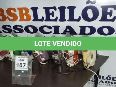 LOTE 107 - 07 FERROS DE PASSAR ROUPAS DE MARCAS E MODELOS DIVERSOS. (NO ESTADO) ATENÇÃO! FAZER A VISITAÇÃO ANTES DE ARREMATAR, NÃO SABEMOS SE FUNCIONA. LEILÃO NÃO TEM GARANTIA E NEM DEVOLUÇÃO, SUJEITO A POSSÍVEIS AVARIAS VISÍVEIS/OCULTAS E/OU AUSÊNCIA DE COMPONENTES.