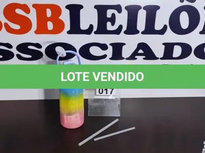 LOTE 017 - 01 GARRAFA D’AGUA DE 2L.  (NO ESTADO) ATENÇÃO! FAZER A VISITAÇÃO ANTES DE ARREMATAR, NÃO SABEMOS SE FUNCIONA. LEILÃO NÃO TEM GARANTIA E NEM DEVOLUÇÃO, SUJEITO A POSSÍVEIS AVARIAS VISÍVEIS/OCULTAS E/OU AUSÊNCIA DE COMPONENTES.
