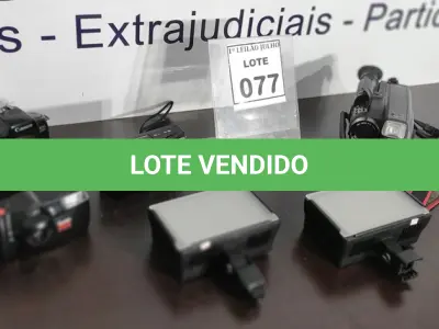 LOTE 077 - 03 CÂMERAS FOTOGRÁFICAS DE MARCAS E MODELOS DIVERSOS, 01 FILMADORA VHS E 02 FLASHES.  (NO ESTADO) ATENÇÃO! FAZER A VISITAÇÃO ANTES DE ARREMATAR, NÃO SABEMOS SE FUNCIONA. LEILÃO NÃO TEM GARANTIA E NEM DEVOLUÇÃO, SUJEITO A POSSÍVEIS AVARIAS VISÍVEIS/OCULTAS E/OU AUSÊNCIA DE COMPONENTES.