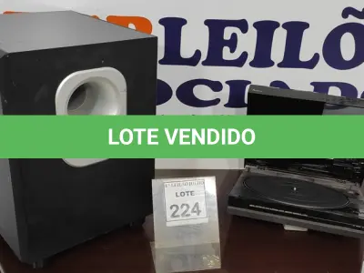 LOTE 224 - 01 TOCA DISCO E 01 CAIXA DE SOM MARCA JBL. (NO ESTADO) ATENÇÃO! FAZER A VISITAÇÃO ANTES DE ARREMATAR, NÃO SABEMOS SE FUNCIONA. LEILÃO NÃO TEM GARANTIA E NEM DEVOLUÇÃO, SUJEITO A POSSÍVEIS AVARIAS VISÍVEIS/OCULTAS E/OU AUSÊNCIA DE COMPONENTES.