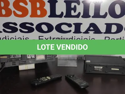 LOTE 053 - 01 APARELHO DE LEITURA DE VÍDEO CASSETE MARCA GRADIENTE E 01 DISQUETEIRA. (NO ESTADO) ATENÇÃO! FAZER A VISITAÇÃO ANTES DE ARREMATAR, NÃO SABEMOS SE FUNCIONA. LEILÃO NÃO TEM GARANTIA E NEM DEVOLUÇÃO, SUJEITO A POSSÍVEIS AVARIAS VISÍVEIS/OCULTAS E/OU AUSÊNCIA DE COMPONENTES.
