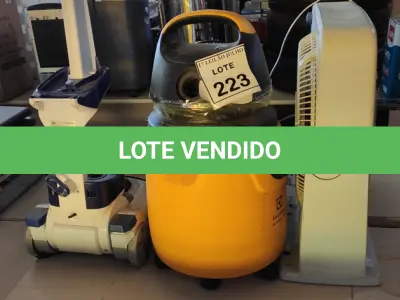 LOTE 223 - 02 ASPIRADORES DE PÓ E 02 VENTILADORES. (NO ESTADO) ATENÇÃO! FAZER A VISITAÇÃO ANTES DE ARREMATAR, NÃO SABEMOS SE FUNCIONA. LEILÃO NÃO TEM GARANTIA E NEM DEVOLUÇÃO, SUJEITO A POSSÍVEIS AVARIAS VISÍVEIS/OCULTAS E/OU AUSÊNCIA DE COMPONENTES.