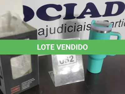 LOTE 082 - 01 COPO TÉRMICO STANLEY DE 1200ML NA COR AZUL. (NO ESTADO) ATENÇÃO! FAZER A VISITAÇÃO ANTES DE ARREMATAR, NÃO SABEMOS SE FUNCIONA. LEILÃO NÃO TEM GARANTIA E NEM DEVOLUÇÃO, SUJEITO A POSSÍVEIS AVARIAS VISÍVEIS/OCULTAS E/OU AUSÊNCIA DE COMPONENTES.