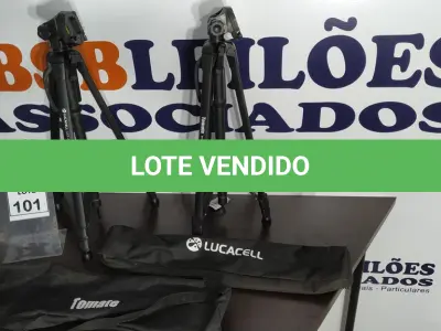 LOTE 101 - 02 TRIPÉS PARA CÂMERA MARCA TOMATE. (NO ESTADO) ATENÇÃO! FAZER A VISITAÇÃO ANTES DE ARREMATAR, NÃO SABEMOS SE FUNCIONA. LEILÃO NÃO TEM GARANTIA E NEM DEVOLUÇÃO, SUJEITO A POSSÍVEIS AVARIAS VISÍVEIS/OCULTAS E/OU AUSÊNCIA DE COMPONENTES.