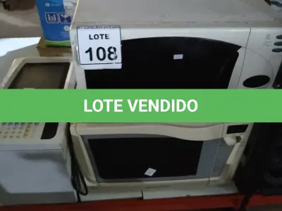LOTE 108 - 03 FORNOS MICRO-ONDAS DE MARCAS E MODELOS DIVERSOS SEM PRATO. (NO ESTADO) ATENÇÃO! FAZER A VISITAÇÃO ANTES DE ARREMATAR, NÃO SABEMOS SE FUNCIONA. LEILÃO NÃO TEM GARANTIA E NEM DEVOLUÇÃO, SUJEITO A POSSÍVEIS AVARIAS VISÍVEIS/OCULTAS E/OU AUSÊNCIA DE COMPONENTES.