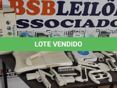 LOTE 047 - 01NINTENDO WII COM CONTROLES, CABOS E ACESSÓRIOS. (NO ESTADO) ATENÇÃO! FAZER A VISITAÇÃO ANTES DE ARREMATAR, NÃO SABEMOS SE FUNCIONA. LEILÃO NÃO TEM GARANTIA E NEM DEVOLUÇÃO, SUJEITO A POSSÍVEIS AVARIAS VISÍVEIS/OCULTAS E/OU AUSÊNCIA DE COMPONENTES.