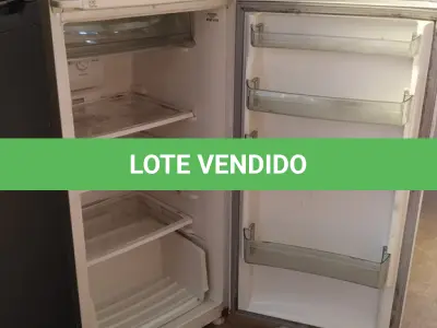 LOTE 370 - 01 GELADEIRA MARCA BRASTEMP 220V COM AVARIAS. (NO ESTADO) ATENÇÃO! FAZER A VISITAÇÃO ANTES DE ARREMATAR, NÃO SABEMOS SE FUNCIONA. LEILÃO NÃO TEM GARANTIA E NEM DEVOLUÇÃO, SUJEITO A POSSÍVEIS AVARIAS VISÍVEIS/OCULTAS E/OU AUSÊNCIA DE COMPONENTES.