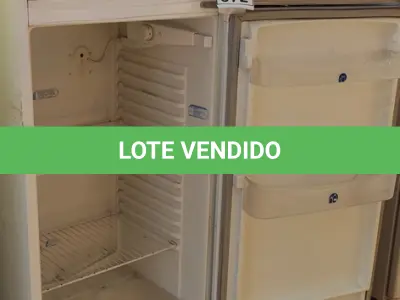 LOTE 372 - 01 GELADEIRA MARCA DAKO 220V COM AVARIAS. (NO ESTADO) ATENÇÃO! FAZER A VISITAÇÃO ANTES DE ARREMATAR, NÃO SABEMOS SE FUNCIONA. LEILÃO NÃO TEM GARANTIA E NEM DEVOLUÇÃO, SUJEITO A POSSÍVEIS AVARIAS VISÍVEIS/OCULTAS E/OU AUSÊNCIA DE COMPONENTES.