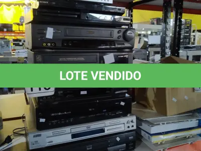 LOTE 113 - 04 APARELHOS DE VÍDEO CASSETE E 05 APARELHOS DE DVD. (NO ESTADO) ATENÇÃO! FAZER A VISITAÇÃO ANTES DE ARREMATAR, NÃO SABEMOS SE FUNCIONA. LEILÃO NÃO TEM GARANTIA E NEM DEVOLUÇÃO, SUJEITO A POSSÍVEIS AVARIAS VISÍVEIS/OCULTAS E/OU AUSÊNCIA DE COMPONENTES.
