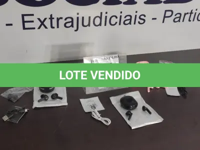 LOTE 010 - 02 FONES DE OUVIDO BLUETOOTH.  (NO ESTADO) ATENÇÃO! FAZER A VISITAÇÃO ANTES DE ARREMATAR, NÃO SABEMOS SE FUNCIONA. LEILÃO NÃO TEM GARANTIA E NEM DEVOLUÇÃO, SUJEITO A POSSÍVEIS AVARIAS VISÍVEIS/OCULTAS E/OU AUSÊNCIA DE COMPONENTES.