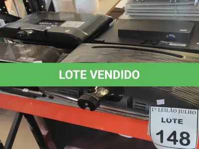 LOTE 148 - 08 MONITORES LCD DE MARCAS E MODELOS DIVERSOS. (NO ESTADO) ATENÇÃO! FAZER A VISITAÇÃO ANTES DE ARREMATAR, NÃO SABEMOS SE FUNCIONA. LEILÃO NÃO TEM GARANTIA E NEM DEVOLUÇÃO, SUJEITO A POSSÍVEIS AVARIAS VISÍVEIS/OCULTAS E/OU AUSÊNCIA DE COMPONENTES.