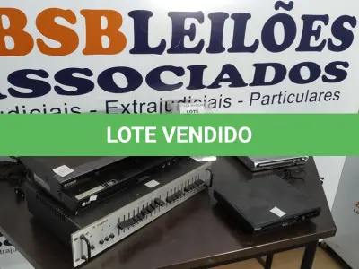 LOTE 105 - 01 EQUALIZADOR DE SOM MARCA CYGNUS E 04 APARELHOS DE DVD DE MARCAS E MODELOS DIVERSOS. (NO ESTADO) ATENÇÃO! FAZER A VISITAÇÃO ANTES DE ARREMATAR, NÃO SABEMOS SE FUNCIONA. LEILÃO NÃO TEM GARANTIA E NEM DEVOLUÇÃO, SUJEITO A POSSÍVEIS AVARIAS VISÍVEIS/OCULTAS E/OU AUSÊNCIA DE COMPONENTES.