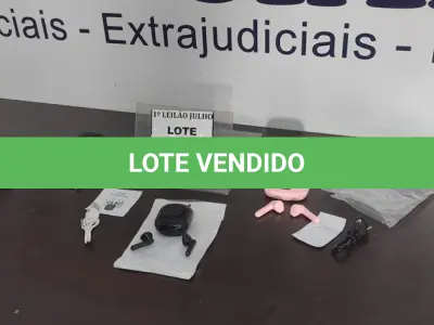 LOTE 010 - 02 FONES DE OUVIDO BLUETOOTH.  (NO ESTADO) ATENÇÃO! FAZER A VISITAÇÃO ANTES DE ARREMATAR, NÃO SABEMOS SE FUNCIONA. LEILÃO NÃO TEM GARANTIA E NEM DEVOLUÇÃO, SUJEITO A POSSÍVEIS AVARIAS VISÍVEIS/OCULTAS E/OU AUSÊNCIA DE COMPONENTES.