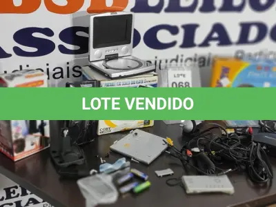 LOTE 068 - 01 PLAY TV USB, 01 DVD PORTÁTIL E 01 ANTENA PARA TV ABERTA.  (NO ESTADO) ATENÇÃO! FAZER A VISITAÇÃO ANTES DE ARREMATAR, NÃO SABEMOS SE FUNCIONA. LEILÃO NÃO TEM GARANTIA E NEM DEVOLUÇÃO, SUJEITO A POSSÍVEIS AVARIAS VISÍVEIS/OCULTAS E/OU AUSÊNCIA DE COMPONENTES.