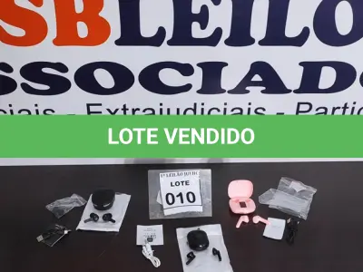 LOTE 010 - 02 FONES DE OUVIDO BLUETOOTH.  (NO ESTADO) ATENÇÃO! FAZER A VISITAÇÃO ANTES DE ARREMATAR, NÃO SABEMOS SE FUNCIONA. LEILÃO NÃO TEM GARANTIA E NEM DEVOLUÇÃO, SUJEITO A POSSÍVEIS AVARIAS VISÍVEIS/OCULTAS E/OU AUSÊNCIA DE COMPONENTES.