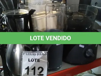 LOTE 112 - 01 LOTE COM VÁRIAS CAFETEIRAS, SANDUICHEIRA, CHALEIRA, BASE DE LIQUIDIFICADOR E ELETRODOMÉSTICOS DIVERS. (NO ESTADO) ATENÇÃO! FAZER A VISITAÇÃO ANTES DE ARREMATAR, NÃO SABEMOS SE FUNCIONA. LEILÃO NÃO TEM GARANTIA E NEM DEVOLUÇÃO, SUJEITO A POSSÍVEIS AVARIAS VISÍVEIS/OCULTAS E/OU AUSÊNCIA DE COMPONENTES.