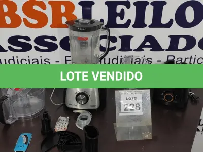 LOTE 228 - 01 MULTIPROCESSADOR MARCA MONDIAL, 01 BASE DE LIQUIDIFICADOR E 01 COPO AVULSO. (NO ESTADO) ATENÇÃO! FAZER A VISITAÇÃO ANTES DE ARREMATAR, NÃO SABEMOS SE FUNCIONA. LEILÃO NÃO TEM GARANTIA E NEM DEVOLUÇÃO, SUJEITO A POSSÍVEIS AVARIAS VISÍVEIS/OCULTAS E/OU AUSÊNCIA DE COMPONENTES.