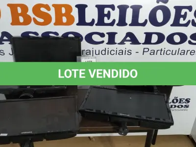 LOTE 119 - 05 MONITORES TV LCD. (NO ESTADO) ATENÇÃO! FAZER A VISITAÇÃO ANTES DE ARREMATAR, NÃO SABEMOS SE FUNCIONA. LEILÃO NÃO TEM GARANTIA E NEM DEVOLUÇÃO, SUJEITO A POSSÍVEIS AVARIAS VISÍVEIS/OCULTAS E/OU AUSÊNCIA DE COMPONENTES.