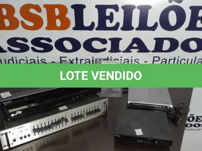 LOTE 105 - 01 EQUALIZADOR DE SOM MARCA CYGNUS E 04 APARELHOS DE DVD DE MARCAS E MODELOS DIVERSOS. (NO ESTADO) ATENÇÃO! FAZER A VISITAÇÃO ANTES DE ARREMATAR, NÃO SABEMOS SE FUNCIONA. LEILÃO NÃO TEM GARANTIA E NEM DEVOLUÇÃO, SUJEITO A POSSÍVEIS AVARIAS VISÍVEIS/OCULTAS E/OU AUSÊNCIA DE COMPONENTES.