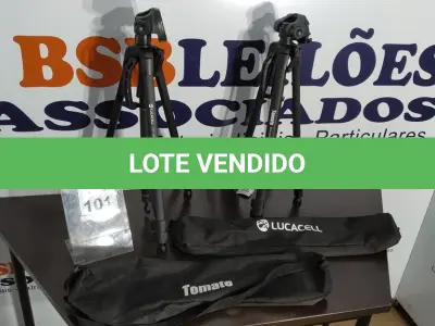 LOTE 101 - 02 TRIPÉS PARA CÂMERA MARCA TOMATE. (NO ESTADO) ATENÇÃO! FAZER A VISITAÇÃO ANTES DE ARREMATAR, NÃO SABEMOS SE FUNCIONA. LEILÃO NÃO TEM GARANTIA E NEM DEVOLUÇÃO, SUJEITO A POSSÍVEIS AVARIAS VISÍVEIS/OCULTAS E/OU AUSÊNCIA DE COMPONENTES.