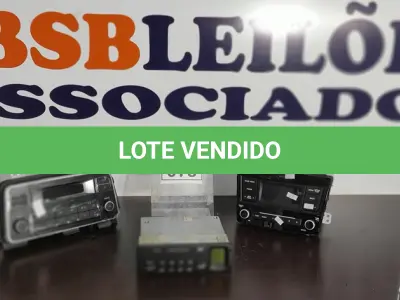LOTE 075 - 03 APARELHOS DE SOM AUTOMOTIVO.  (NO ESTADO) ATENÇÃO! FAZER A VISITAÇÃO ANTES DE ARREMATAR, NÃO SABEMOS SE FUNCIONA. LEILÃO NÃO TEM GARANTIA E NEM DEVOLUÇÃO, SUJEITO A POSSÍVEIS AVARIAS VISÍVEIS/OCULTAS E/OU AUSÊNCIA DE COMPONENTES.