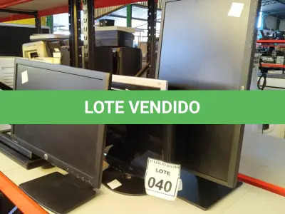 LOTE 040 - 10 MONITORES DE MARCAS E MODELOS DIVERSOS. (NO ESTADO) ATENÇÃO! FAZER A VISITAÇÃO ANTES DE ARREMATAR, NÃO SABEMOS SE FUNCIONA. LEILÃO NÃO TEM GARANTIA E NEM DEVOLUÇÃO, SUJEITO A POSSÍVEIS AVARIAS VISÍVEIS/OCULTAS E/OU AUSÊNCIA DE COMPONENTES.