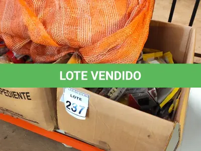 LOTE 237 - 01 LOTE COM GRANDE QUANTIDADE DE DIVISORES DE SINAL, INTERRUPTORES E 01 TELA DE PROTEÇÃO PARA OBRAS. (NO ESTADO) ATENÇÃO! FAZER A VISITAÇÃO ANTES DE ARREMATAR, NÃO SABEMOS SE FUNCIONA. LEILÃO NÃO TEM GARANTIA E NEM DEVOLUÇÃO, SUJEITO A POSSÍVEIS AVARIAS VISÍVEIS/OCULTAS E/OU AUSÊNCIA DE COMPONENTES.