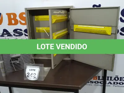 LOTE 242 - 01 QUADRO ELÉTRICO E 01 ANTENA VIA A RÁDIO.  (NO ESTADO) ATENÇÃO! FAZER A VISITAÇÃO ANTES DE ARREMATAR, NÃO SABEMOS SE FUNCIONA. LEILÃO NÃO TEM GARANTIA E NEM DEVOLUÇÃO, SUJEITO A POSSÍVEIS AVARIAS VISÍVEIS/OCULTAS E/OU AUSÊNCIA DE COMPONENTES.