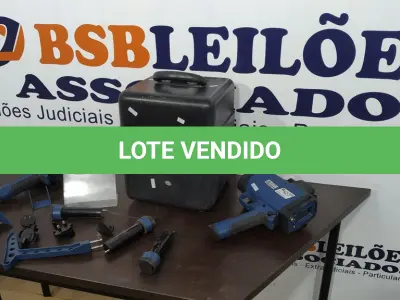LOTE 007 - 02 RADARES MÓVEIS. (NO ESTADO) ATENÇÃO! FAZER A VISITAÇÃO ANTES DE ARREMATAR, NÃO SABEMOS SE FUNCIONA. LEILÃO NÃO TEM GARANTIA E NEM DEVOLUÇÃO, SUJEITO A POSSÍVEIS AVARIAS VISÍVEIS/OCULTAS E/OU AUSÊNCIA DE COMPONENTES.
