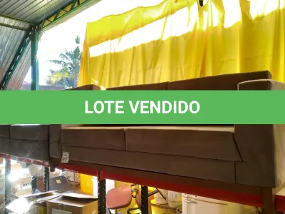 LOTE 247 - 01 SOFÁ 03 LUGARES E 02 POLTRONAS NA COR CINZA CLARO CAMURÇA. (NO ESTADO) ATENÇÃO! FAZER A VISITAÇÃO ANTES DE ARREMATAR, NÃO SABEMOS SE FUNCIONA. LEILÃO NÃO TEM GARANTIA E NEM DEVOLUÇÃO, SUJEITO A POSSÍVEIS AVARIAS VISÍVEIS/OCULTAS E/OU AUSÊNCIA DE COMPONENTES.